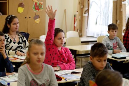 EU cuts primary student-teacher ratio to 13.3