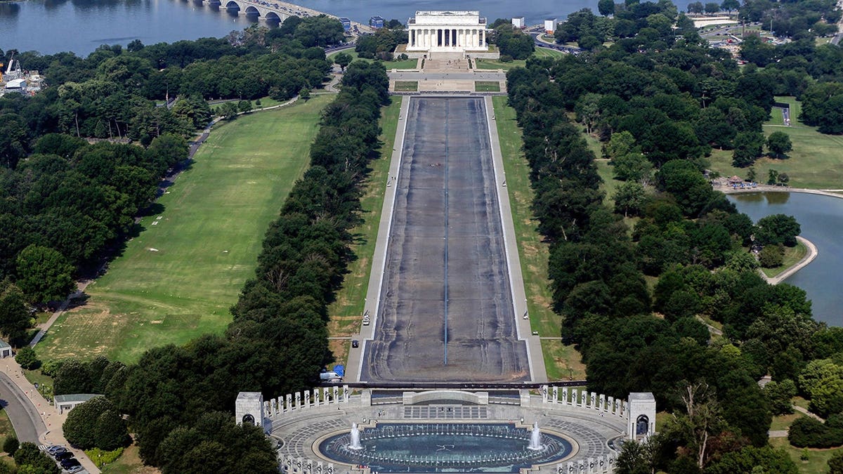 Trump urges Jeanine Pirro to revisit dropped Lincoln Memorial Reflecting Pool vandalism case