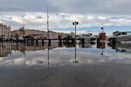 Heavy rain causes flooding in Marseille