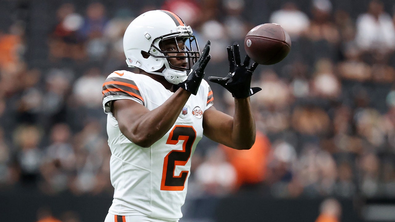 Browns send Amari Cooper to Bills amid disastrous season; Buffalo gets much-needed weapon