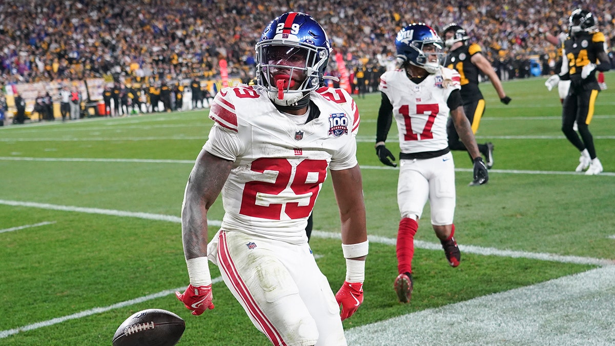 Tyrone Tracy Jr. celebrates touchdown