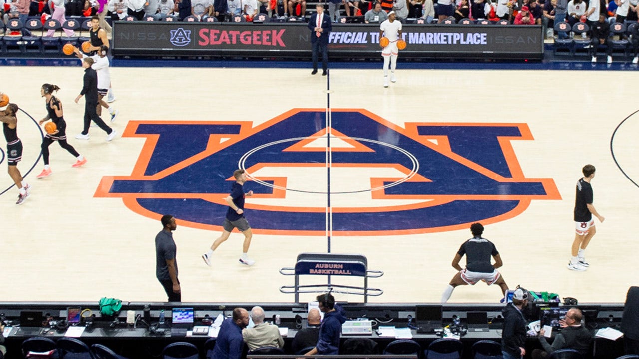 Plane appearing to carry Auburn’s men’s basketball team diverted due to in-flight altercation: report