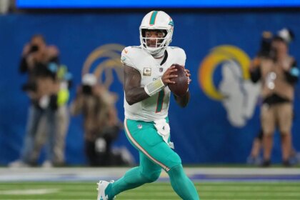 Dolphins snap 3-game losing streak with much-needed win over Rams