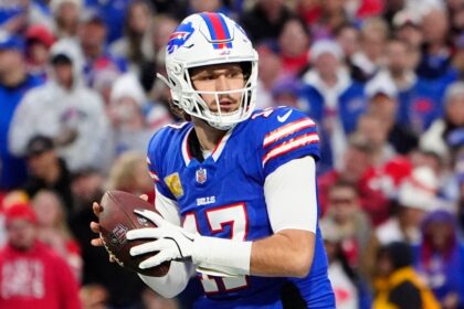 Josh Allen, Bills hand Chiefs 1st defeat in nearly a year