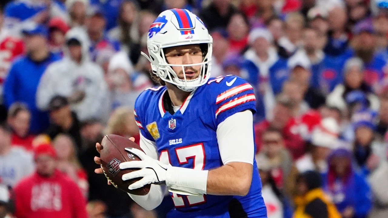 Josh Allen, Bills hand Chiefs 1st defeat in nearly a year