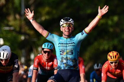 Mark Cavendish: Cycling legend crowns ‘incredible career’ with win in last race at Tour de France Singapore Criterium – Cycling video