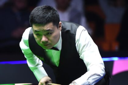 UK snooker Championship Day 1 LIVE: Ding Junhui downs Robert Milkins after Ronnie O’Sullivan lost to Barry Hawkins