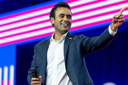 Vivek Ramaswamy fires up MAGA crowd at Penn State-Ohio State game over Trump’s early voting numbers