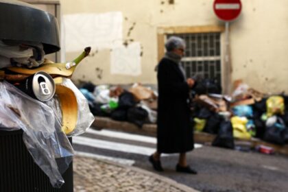 Rubbish mounts on Lisbon’s streets as strike continues for second day