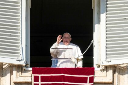 Pope Francis prays for South Korean plane crash victims