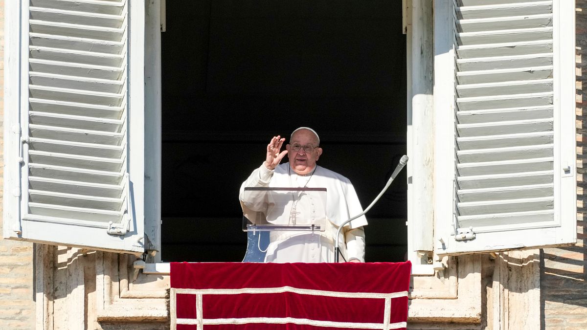 Pope Francis prays for South Korean plane crash victims