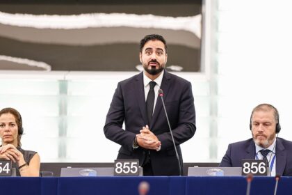 Two anti-establishment Spanish MEPs join right-wing ECR group