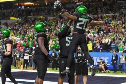 No. 1 Oregon staves off valiant Penn State effort to win Big Ten title