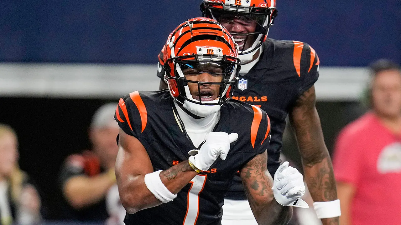 Bengals snap losing streak after Cowboys’ head-scratching blunder on ‘Monday Night Football’