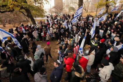 Israeli hostages’ families hold Central Park rally, call on Biden, Trump to bring loved ones home