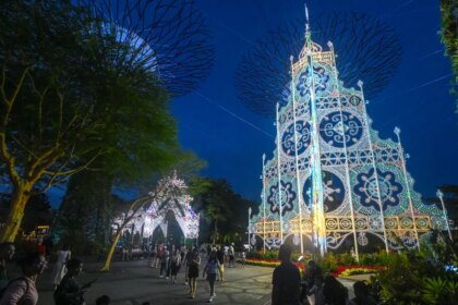 Italian artisans make around 100K bulbs for the signature light display at Singapore’s Christmas Wonderland