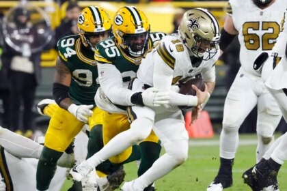 Packers clinch playoff spot with dominating win over Saints