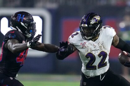 Ravens rout Texans on Christmas, inch closer to division title