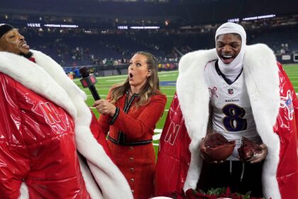 Ravens’ Lamar Jackson, Derrick Henry refuse to eat Netflix football cake in awkward moment