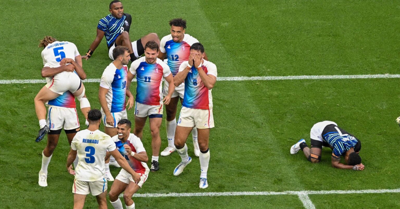 Paris 2024: ‘Elation for the French!’ – France clinch rugby sevens gold in emotional scenes at end of final with Fiji – Rugby 7 video