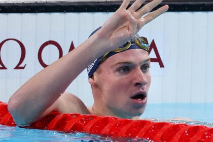 Paris 2024: Home hero Leon Marchand claims fourth gold as Team GB’s Duncan Scott takes silver in 200m medley – Swimming video