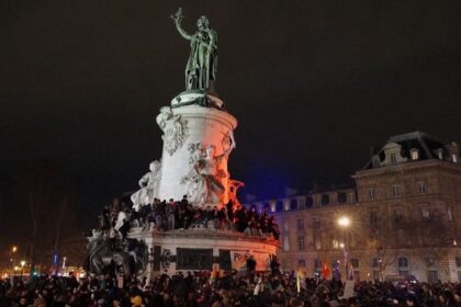 Thousands gather to celebrate death of French far-right figure