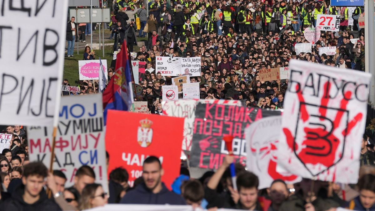 Serbian university students stage 24-hour blockade in Belgrade