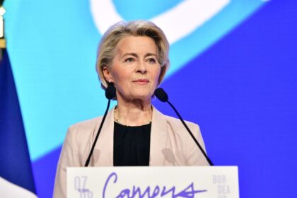 Von der Leyen won’t yet delegate duties as she battles pneumonia