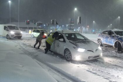 Heavy snowfall causes airport closures in the UK