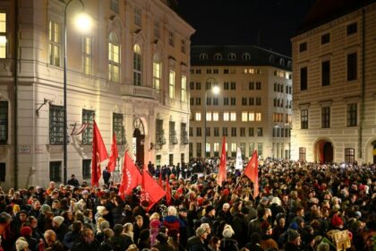 Thousands protest in Austria as Kickl kicks off coalition talks