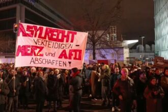 Hundreds protests in Germany against stricter migration policy