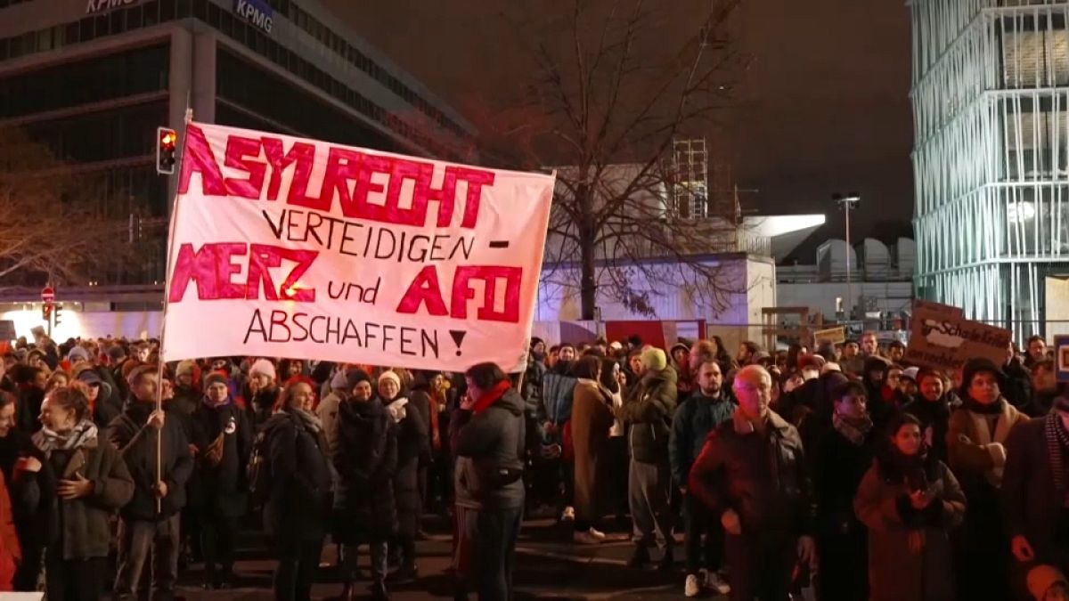 Hundreds protests in Germany against stricter migration policy