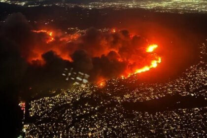 United Airlines passenger that landed at LAX recalls harrowing bird’s-eye view of raging wildfire