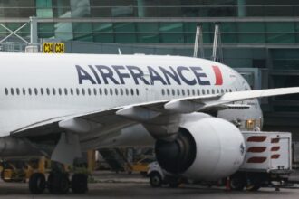 American woman on Paris to Boston flight dies in midair