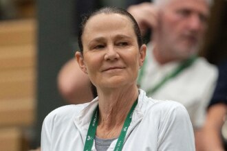 Tennis great Pam Shriver reveals Grand Slam trophies, car stolen after evacuating from wildfires