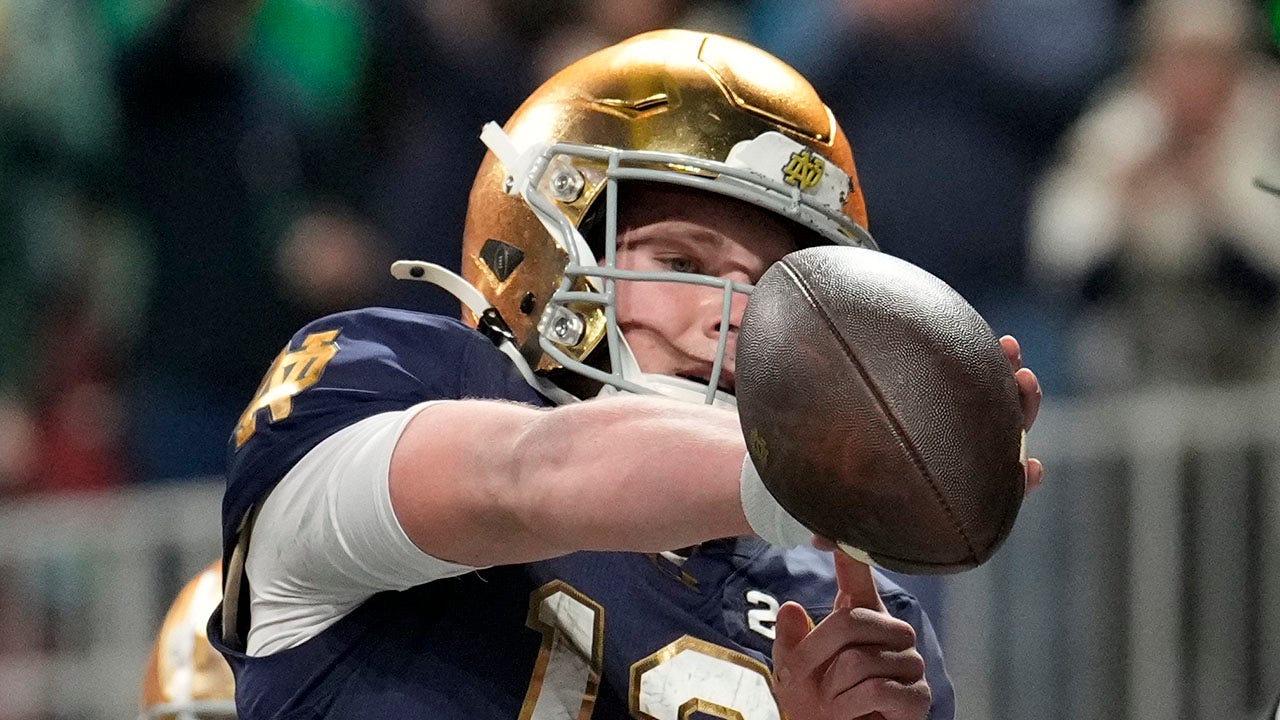 Notre Dame’s Riley Leonard points to favorite Bible verse after scoring opening TD in national title game