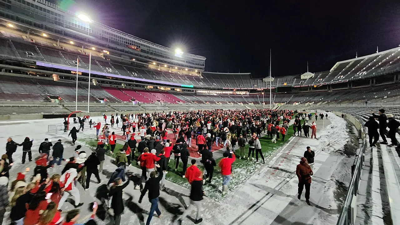 Ohio State fans break into Ohio Stadium to celebrate 1st national title since 2014