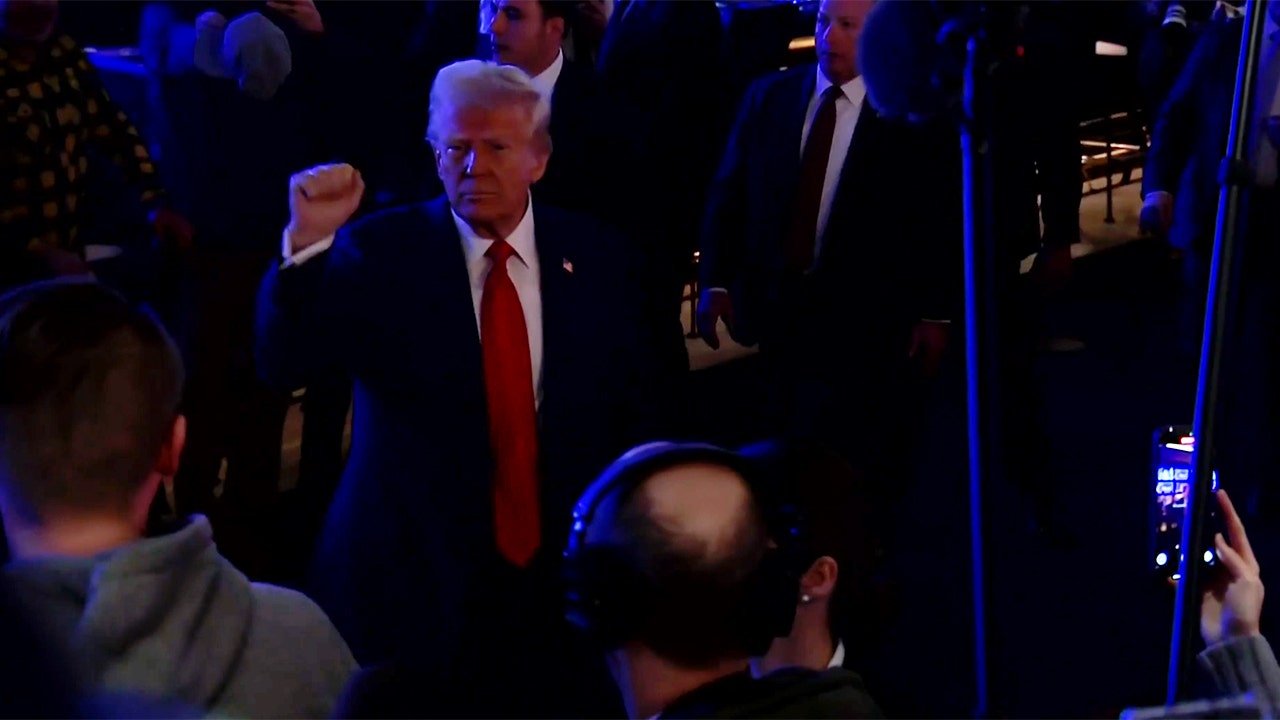 Crowd caught on camera going wild after Trump stops by Las Vegas casino floor: ‘USA! USA!’