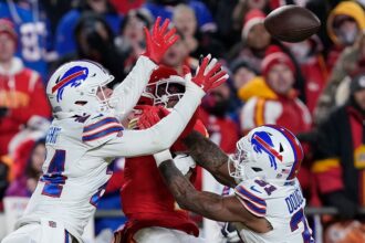 Chiefs catch break on crucial 1st-half play in AFC Championship; fans wonder if refs got it right