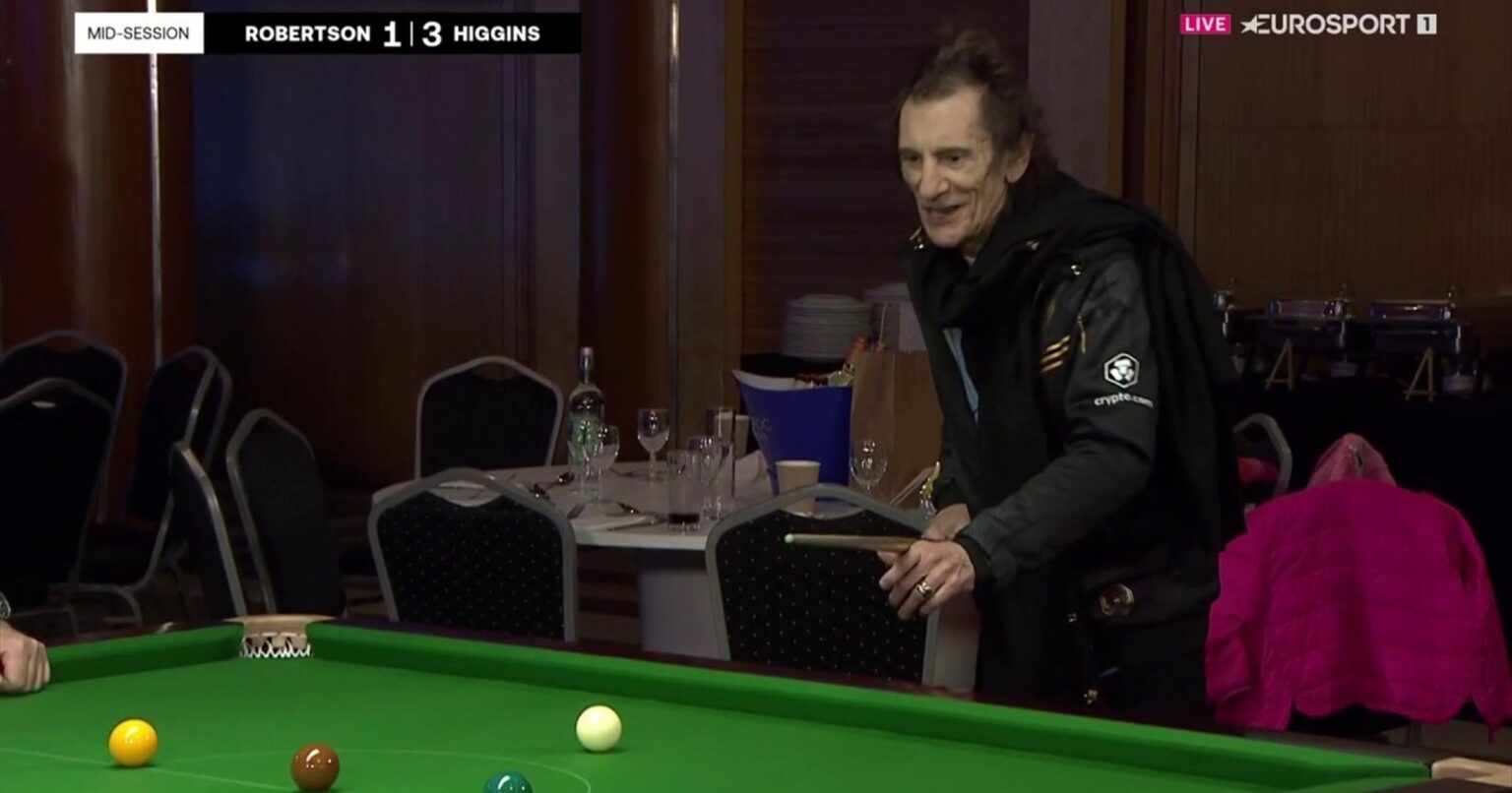 The Rolling Stones’ Ronnie Wood shows off ‘fantastic cue action’ with three-ball plant in front of Jimmy White – Snooker video