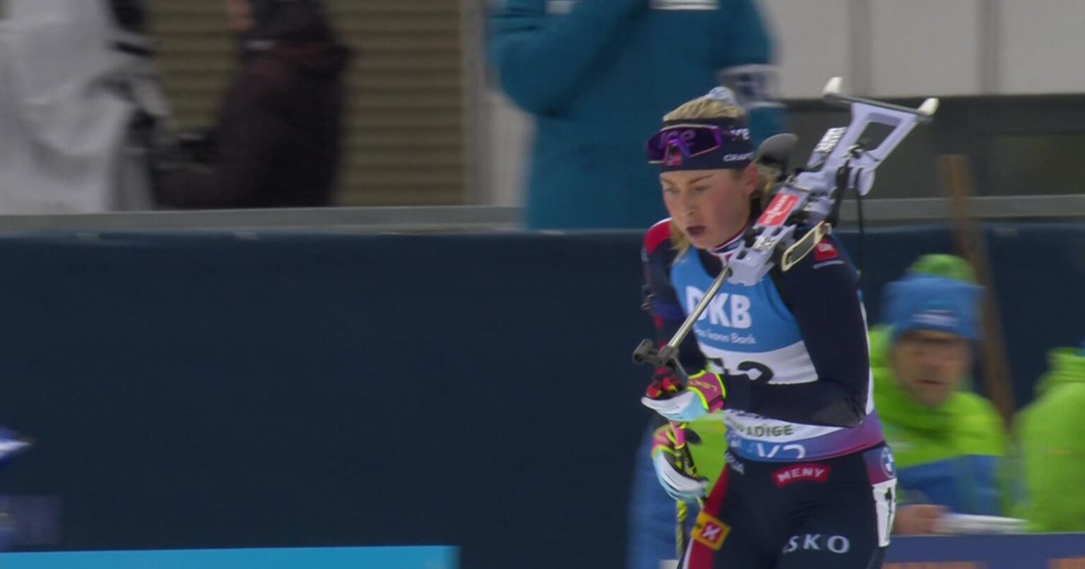 ‘What’s happened?!’ – Ingrid Landmark Tandrevold’s rifle harness breaks in ‘unbelievable’ scenes – Biathlon video