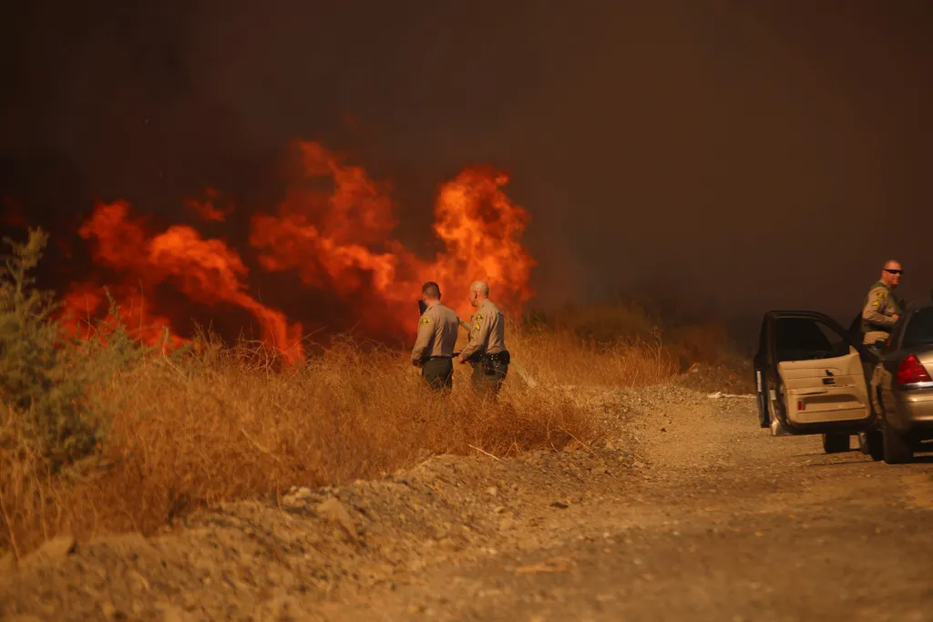 Hughes Fire forces partial evacuation of 5,000+ person Los Angeles jail