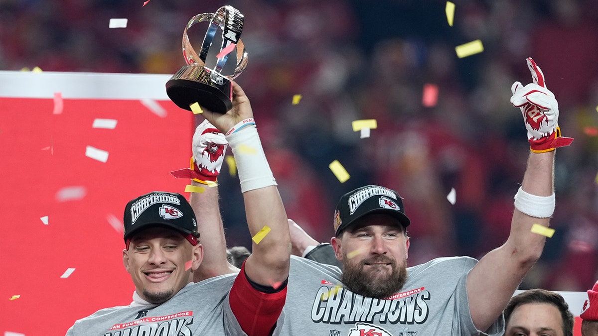 Patrick Mahomes holds the trophy