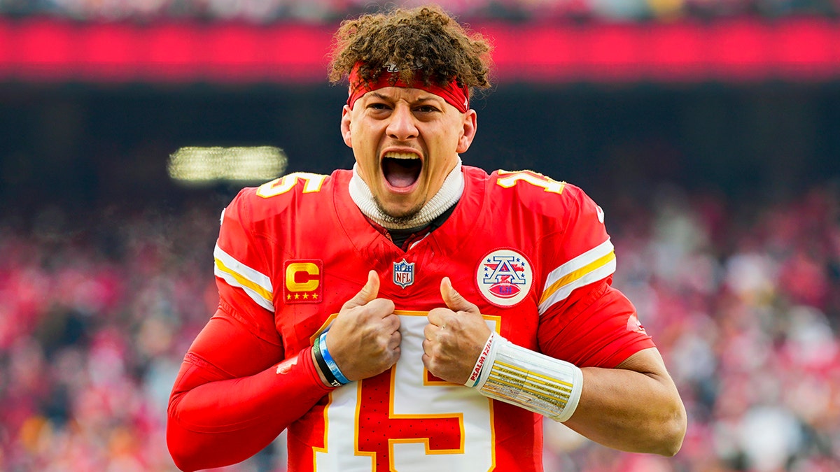 Patrick Mahomes yells to the crowd