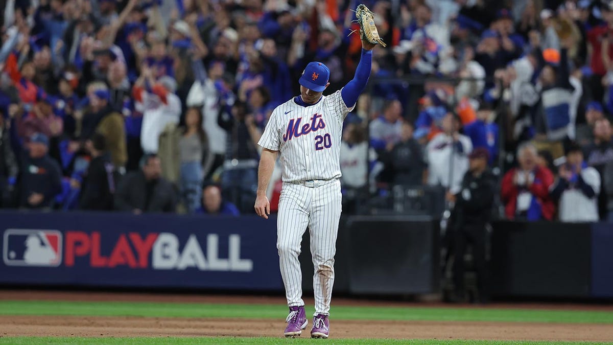 Pete Alonso celebrates