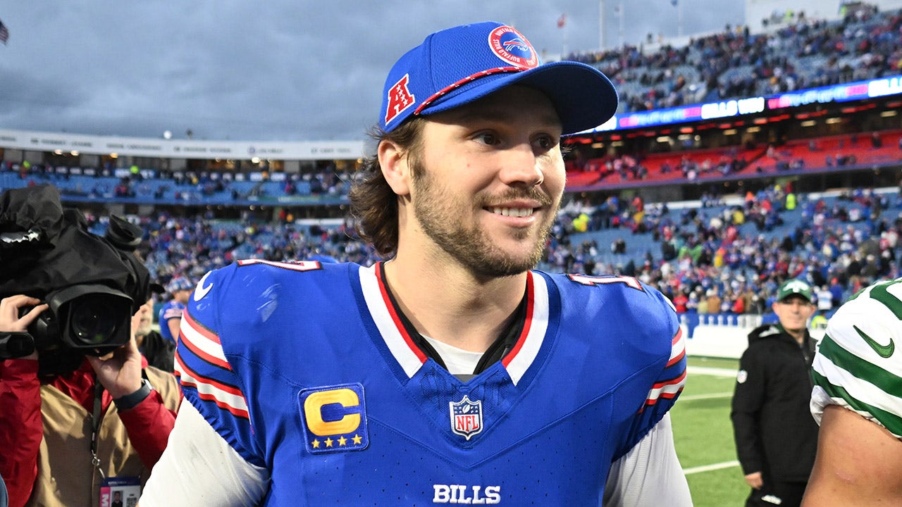 Bills’ Josh Allen agrees to 6-year extension with record-setting guarantee: reports