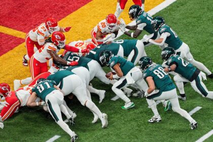 Trump says he ‘wouldn’t ban’ Eagles’ ‘tush push’ amid calls to ban it, reiterates hatred for kickoff rule