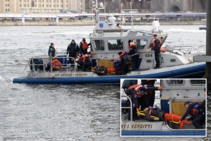 Body of man with prosthetic leg found floating near Brooklyn Bridge