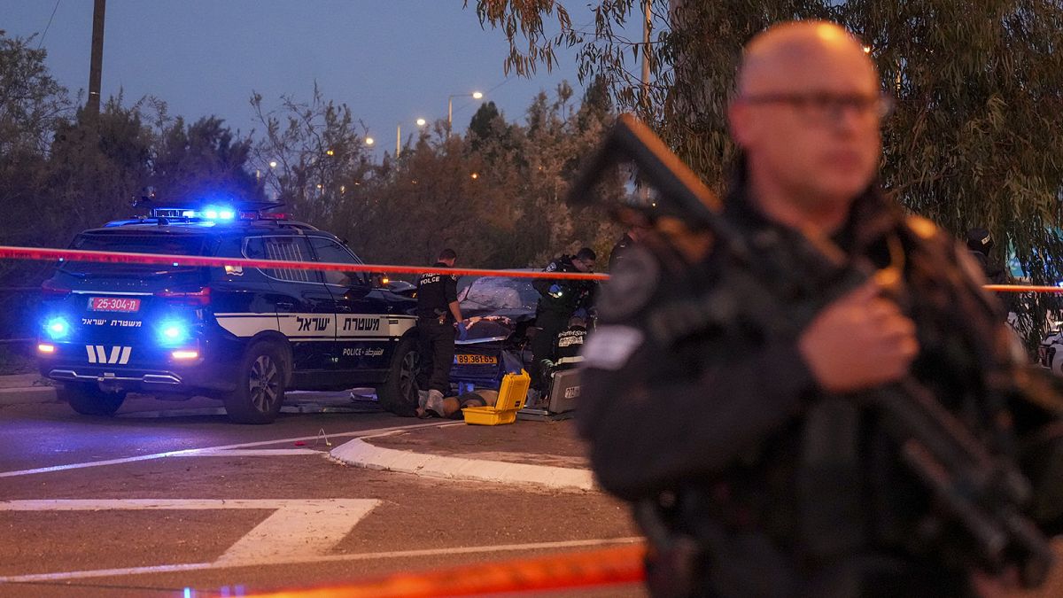 At least one dead and four injured in Israel stabbing attack