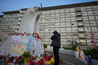 Pope to give blessing from hospital window in first public appearance